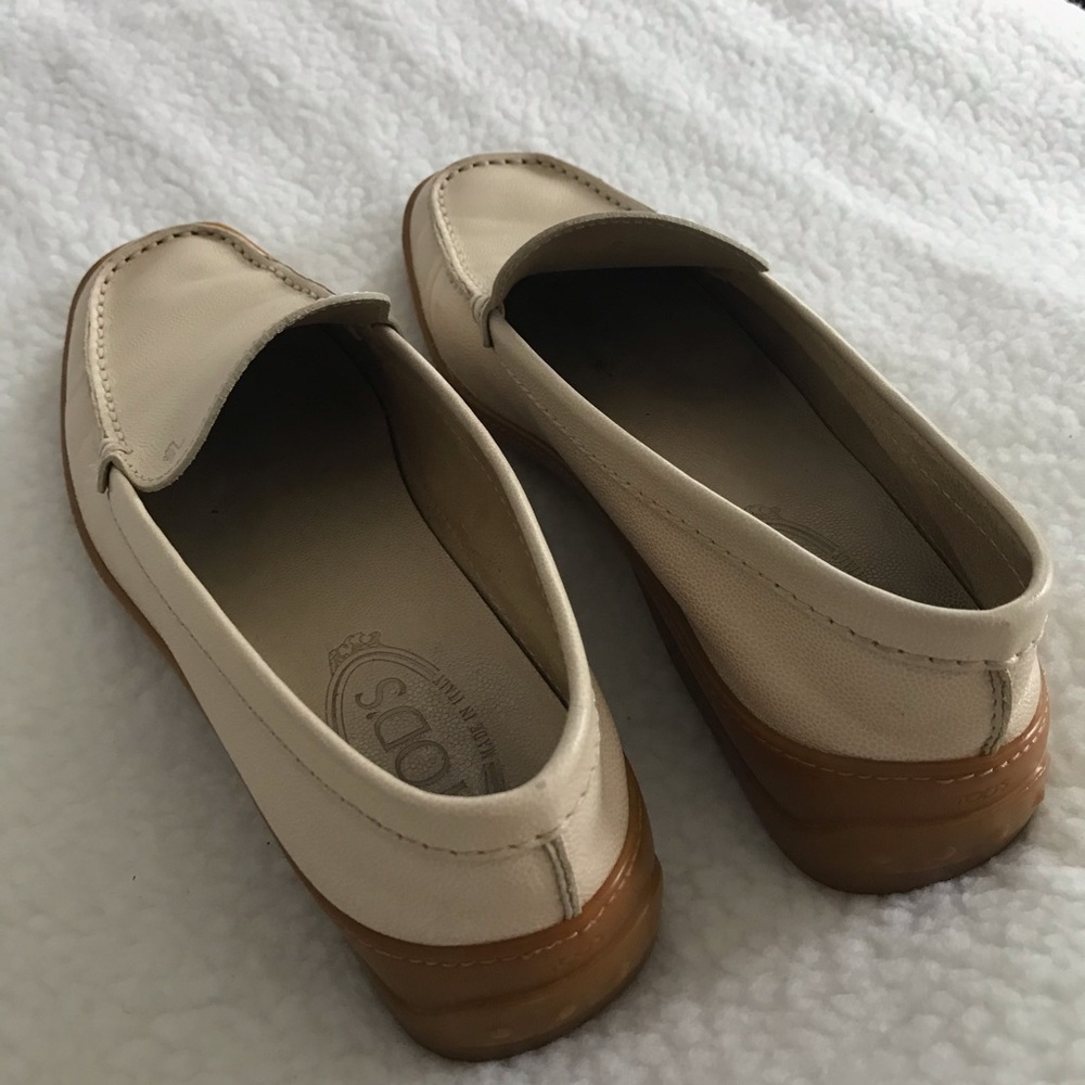 Tod’s Cream Leather Driving Loafers - Picture 10 of 14